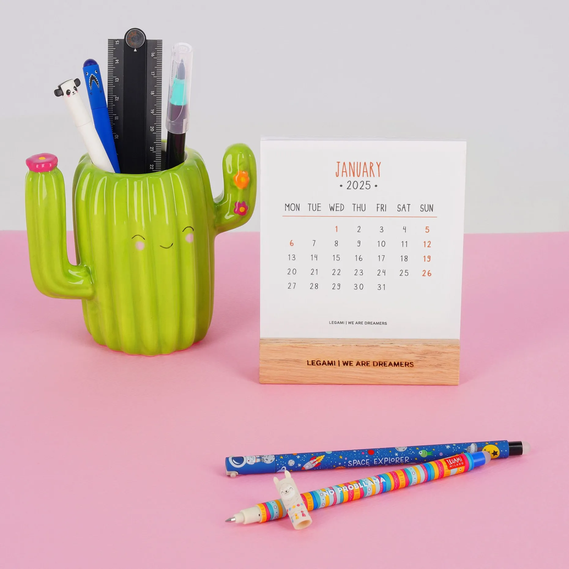 Calendario con Base in Legno - 2025